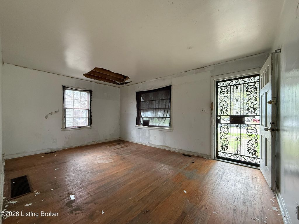 Photo of 1566 Loney Ln, Louisville, KY 40216 (MLS # 1711185)