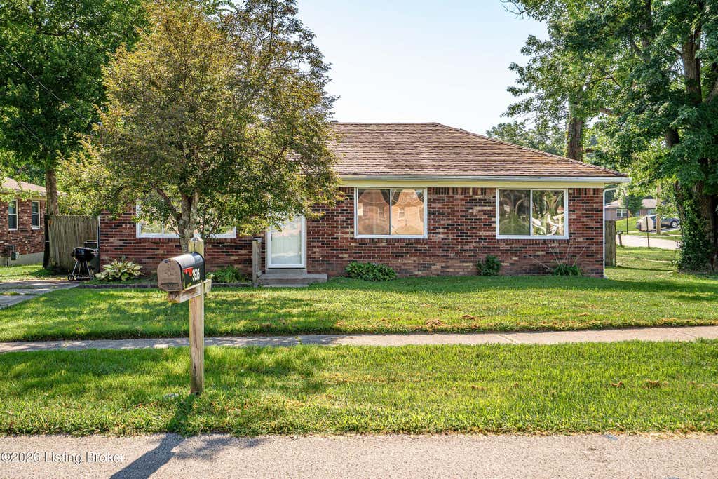 Photo of 3605 Willowwood Ct, Jeffersontown, KY 40299 (MLS # 1724951)