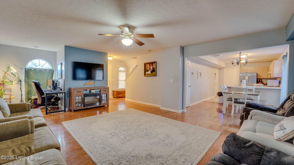 Photo of 4320 Willowview Blvd, Louisville, KY 40299 (MLS # 1706019)