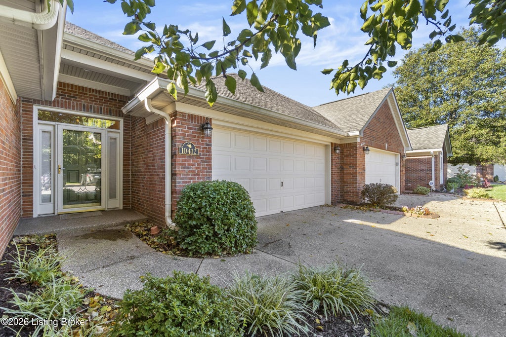 Photo of 10412 Dove Chase Cir, Louisville, KY 40299 (MLS # 1719533)