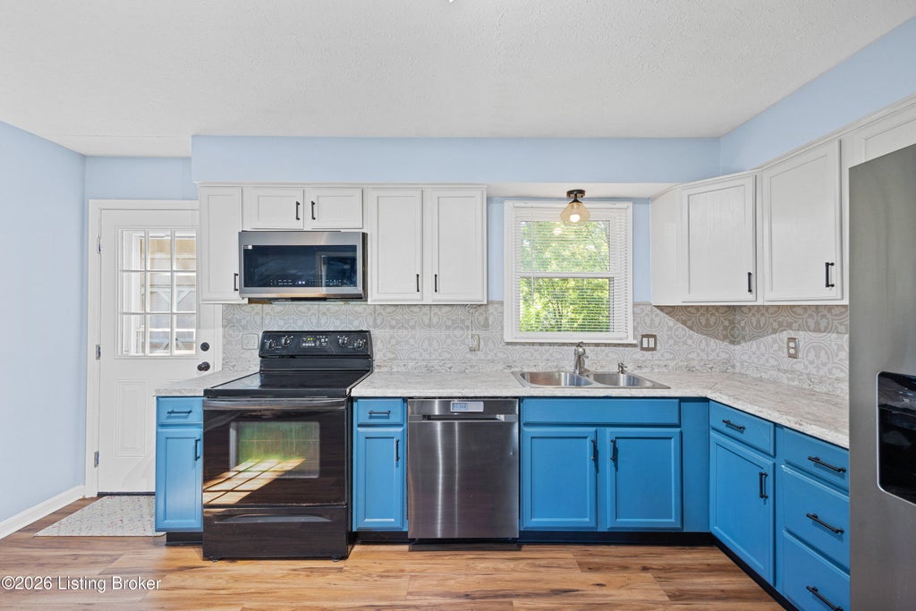 Photo of 228 Hill St, Bardstown, KY 40004 (MLS # 1725405)