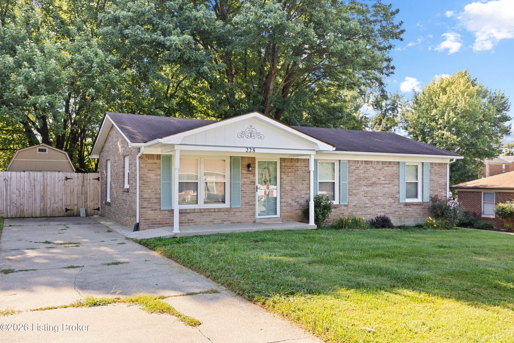 Photo of 228 Hill St, Bardstown, KY 40004 (MLS # 1725405)