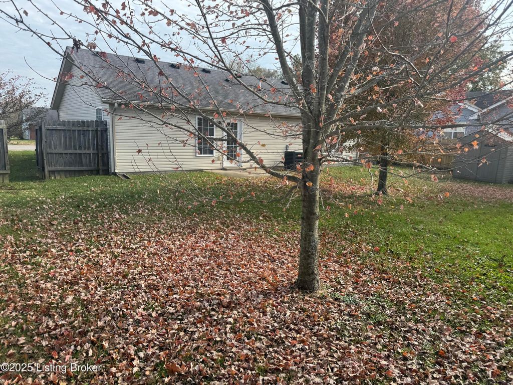 Photo of 79 Appletree Way, Shelbyville, KY 40065 (MLS # 1704994)