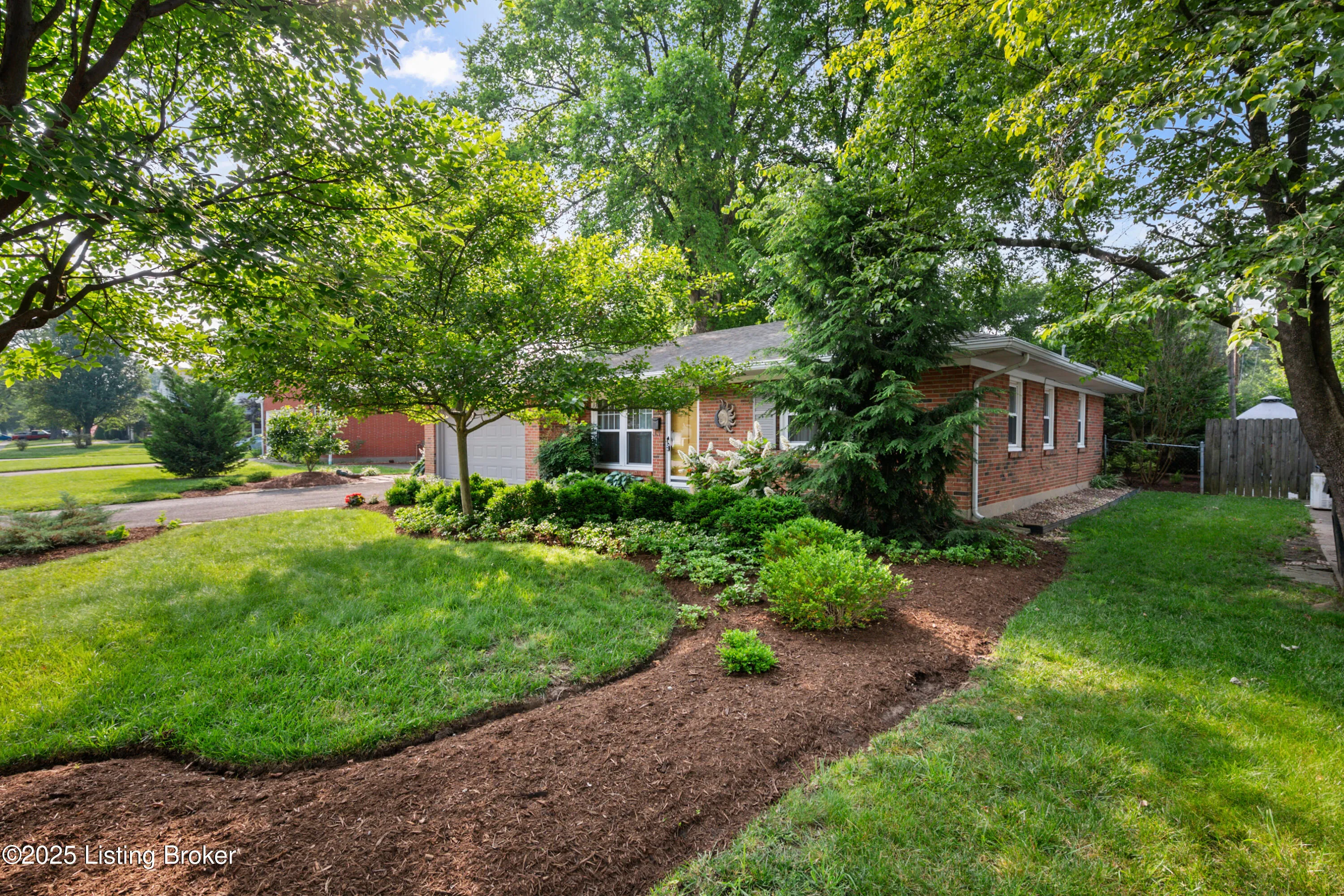 Louisville, Kentucky 40220, United States, 3 Bedrooms Bedrooms, ,2 BathroomsBathrooms,Residential,Pending,153034