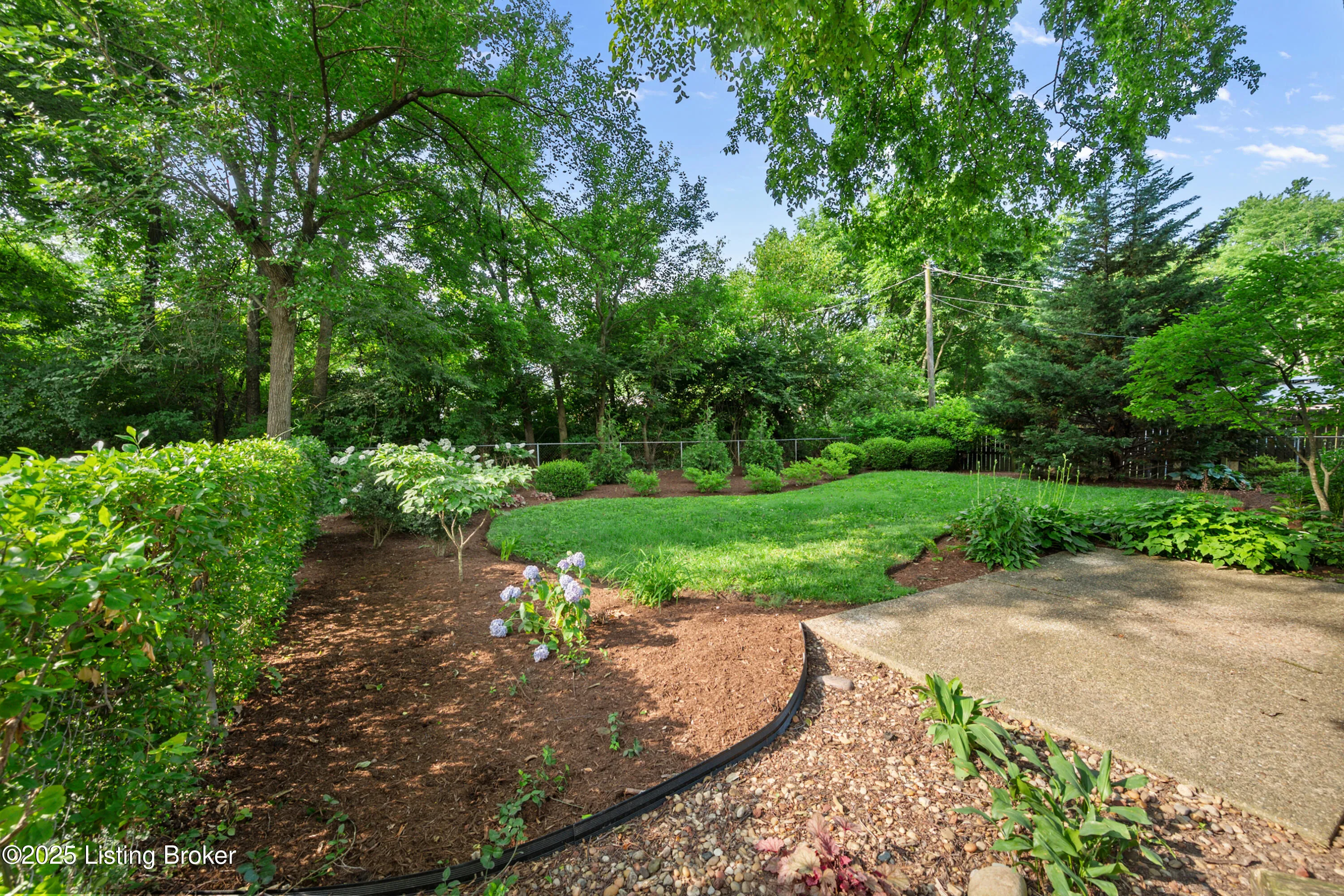 Louisville, Kentucky 40220, United States, 3 Bedrooms Bedrooms, ,2 BathroomsBathrooms,Residential,Pending,153034