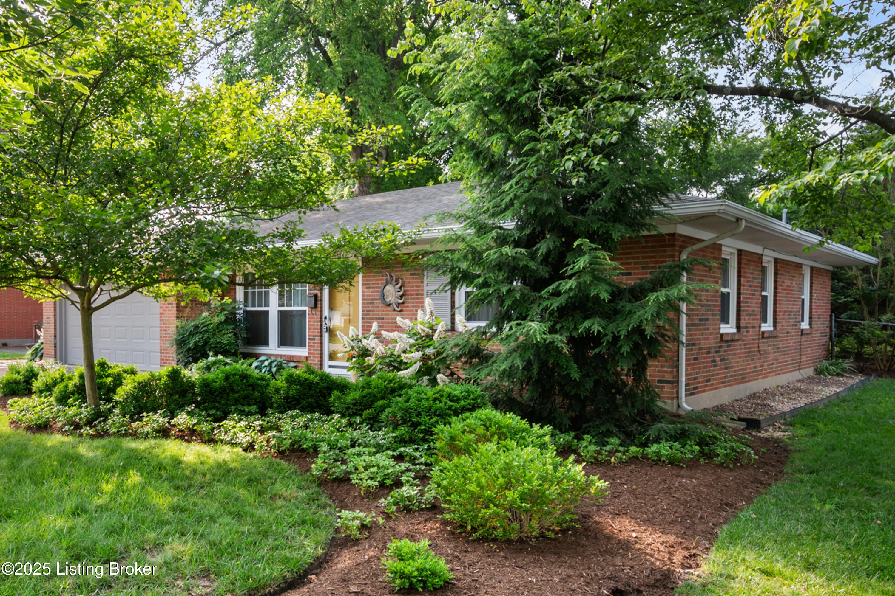 Louisville, Kentucky 40220, United States, 3 Bedrooms Bedrooms, ,2 BathroomsBathrooms,Residential,Pending,153034