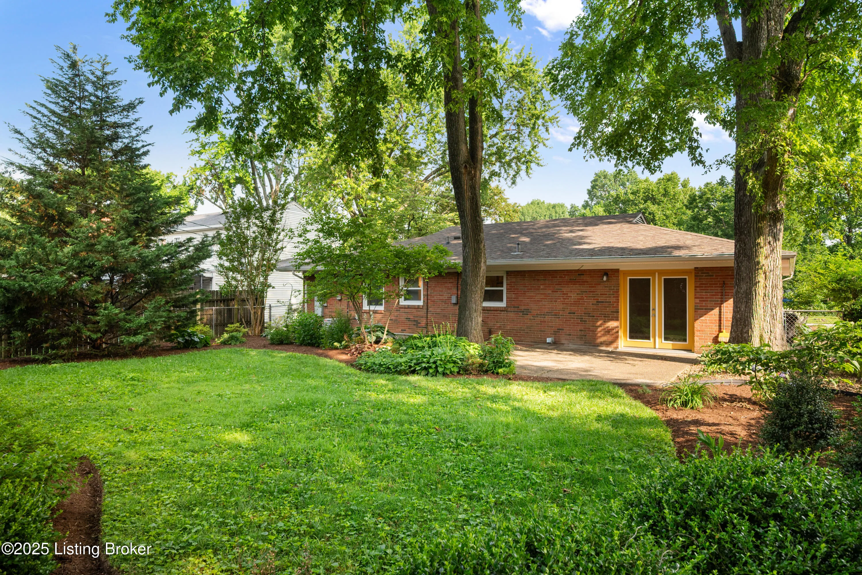 Louisville, Kentucky 40220, United States, 3 Bedrooms Bedrooms, ,2 BathroomsBathrooms,Residential,Pending,153034