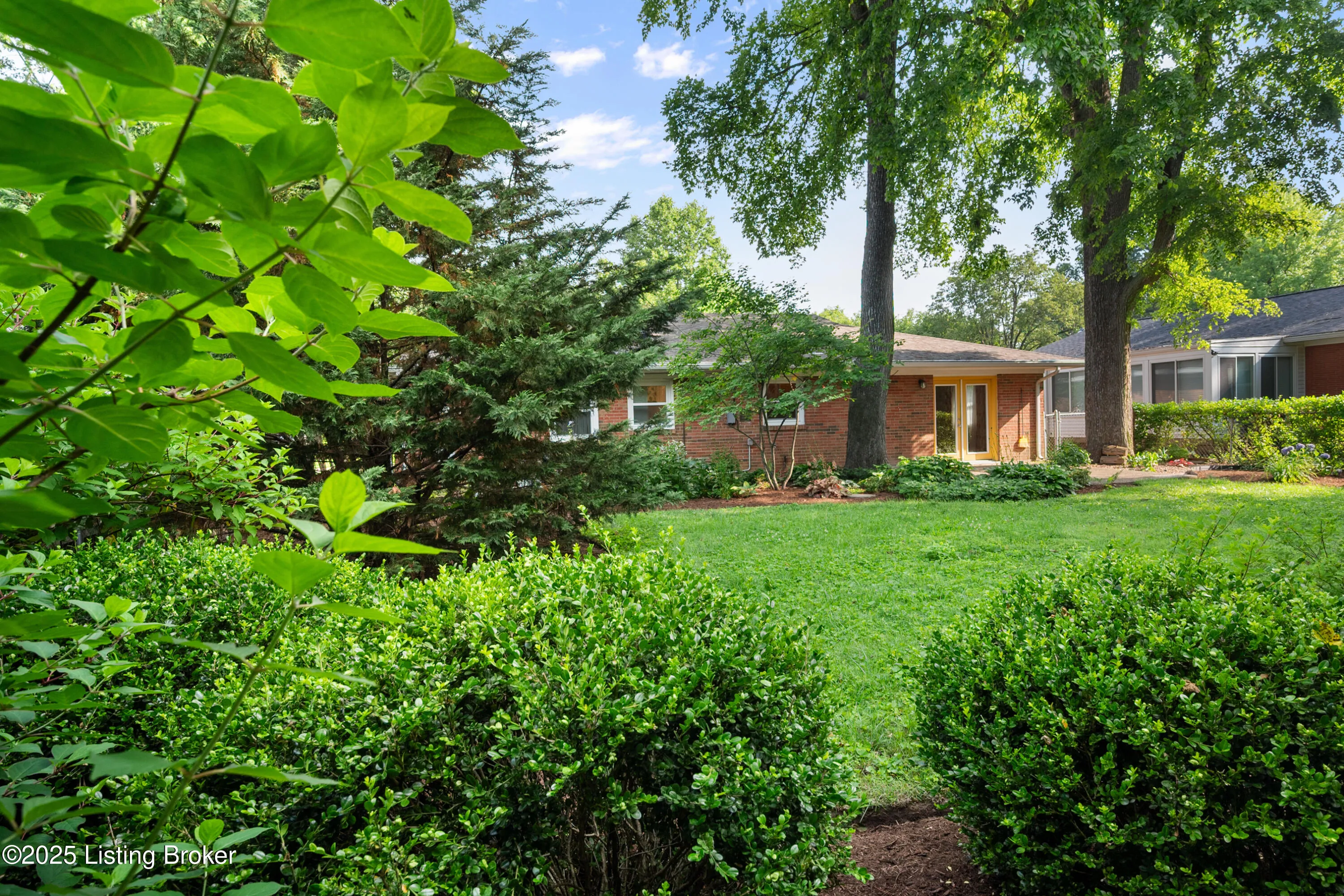 Louisville, Kentucky 40220, United States, 3 Bedrooms Bedrooms, ,2 BathroomsBathrooms,Residential,Pending,153034