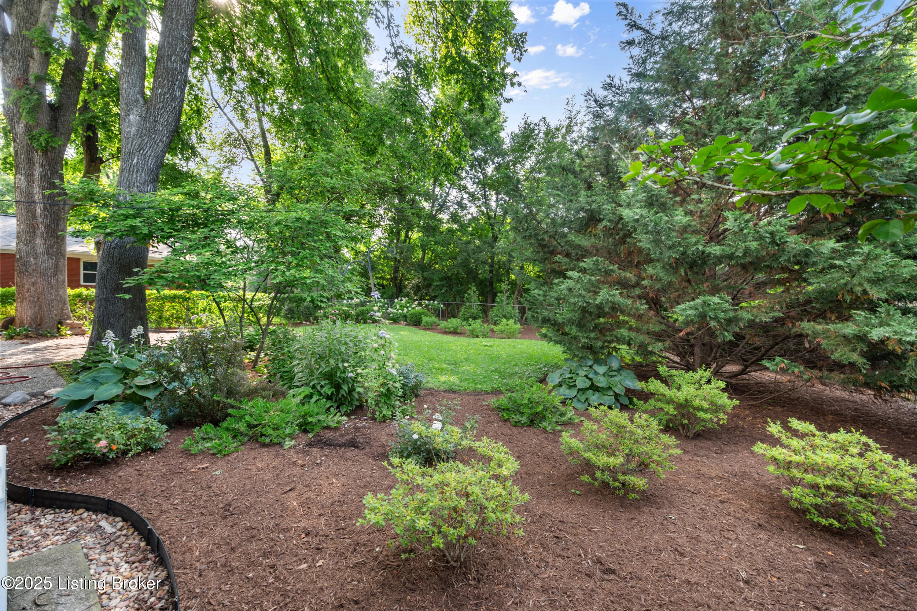 Louisville, Kentucky 40220, United States, 3 Bedrooms Bedrooms, ,2 BathroomsBathrooms,Residential,Pending,153034