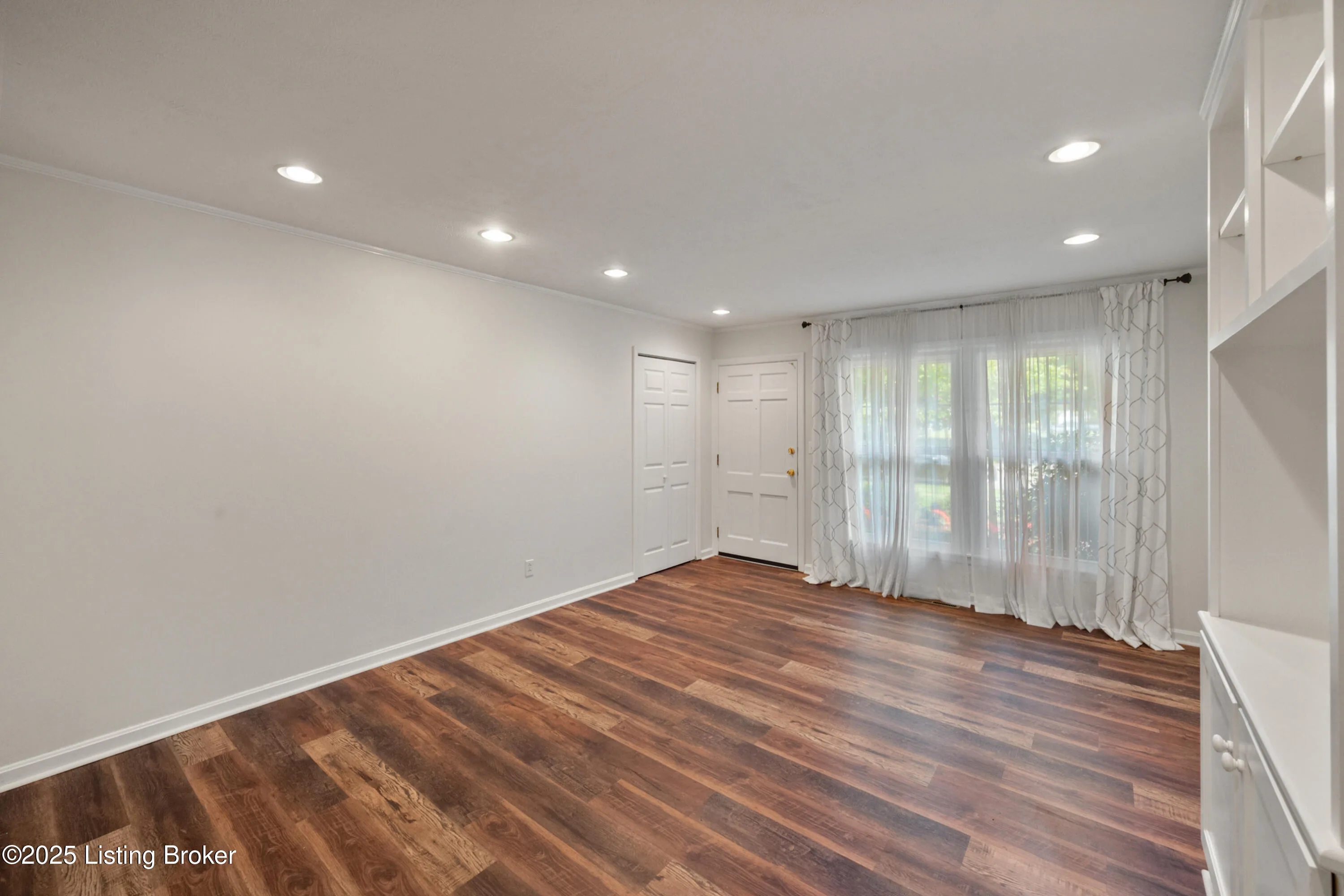 Louisville, Kentucky 40220, United States, 3 Bedrooms Bedrooms, ,2 BathroomsBathrooms,Residential,Pending,153034