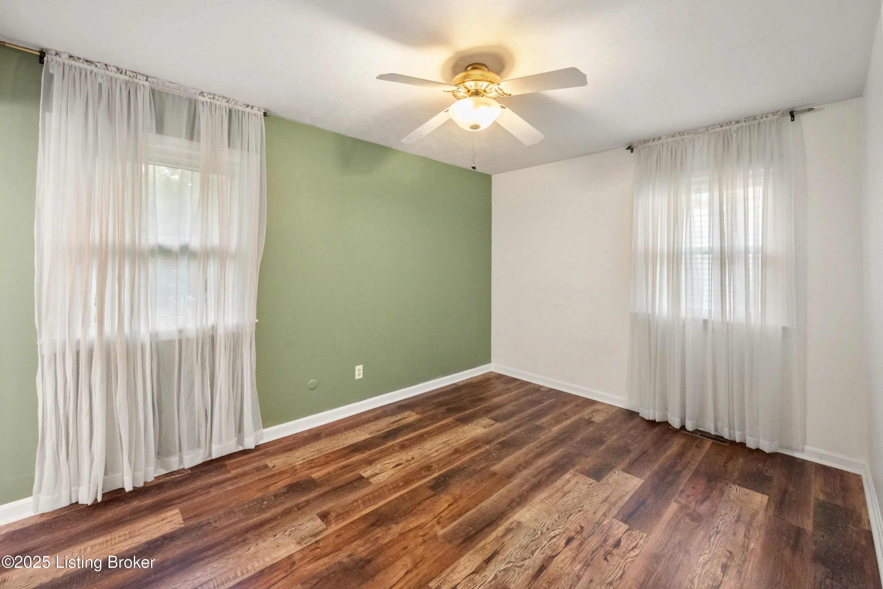 Louisville, Kentucky 40220, United States, 3 Bedrooms Bedrooms, ,2 BathroomsBathrooms,Residential,Pending,153034