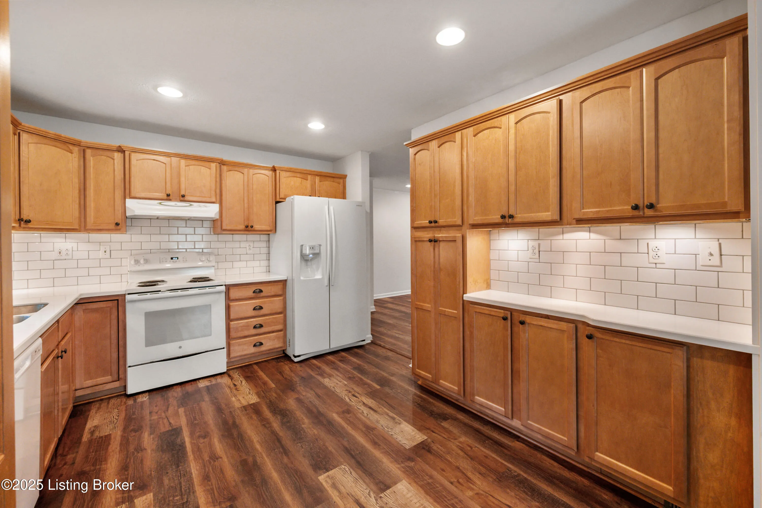 Louisville, Kentucky 40220, United States, 3 Bedrooms Bedrooms, ,2 BathroomsBathrooms,Residential,Pending,153034