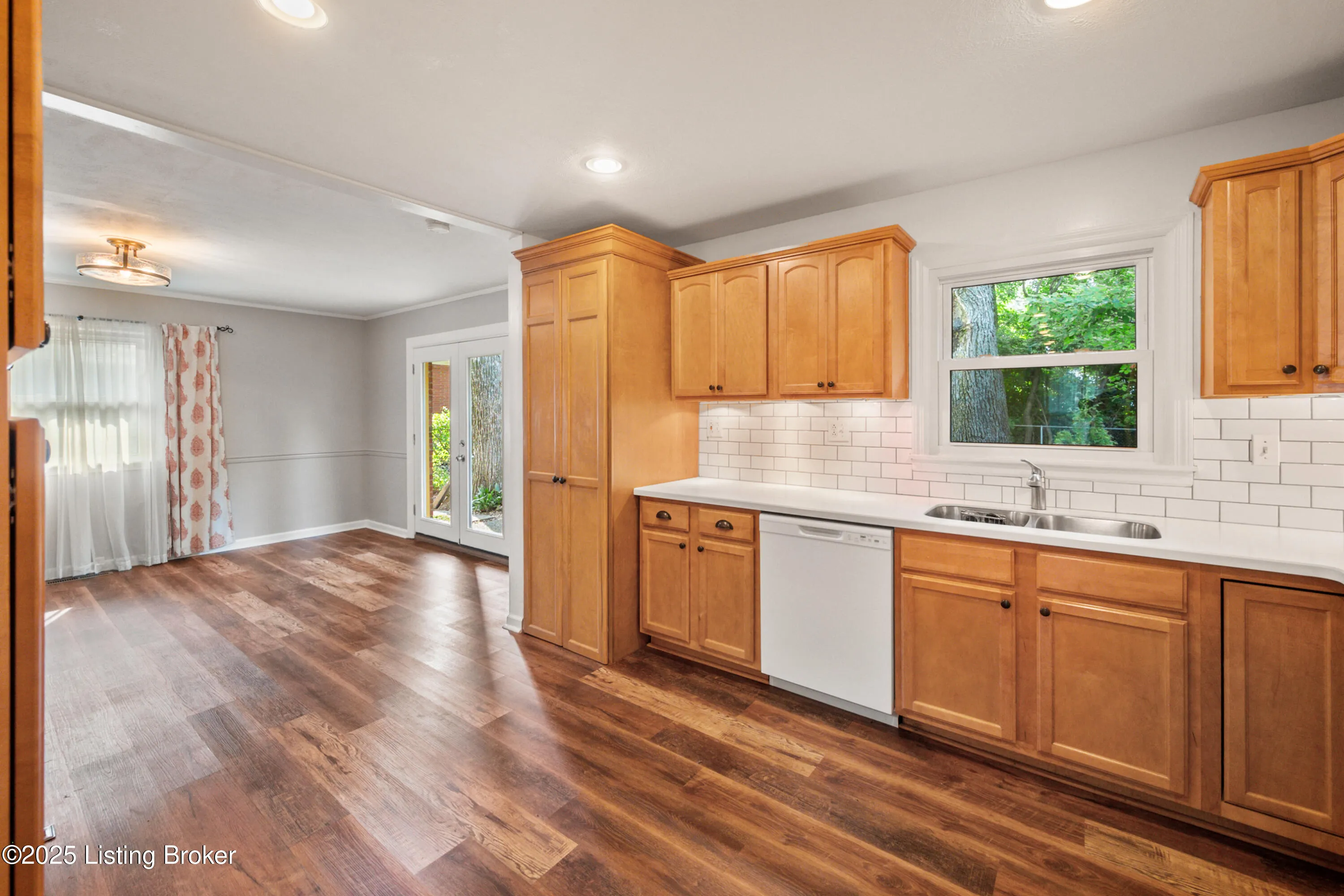 Louisville, Kentucky 40220, United States, 3 Bedrooms Bedrooms, ,2 BathroomsBathrooms,Residential,Pending,153034