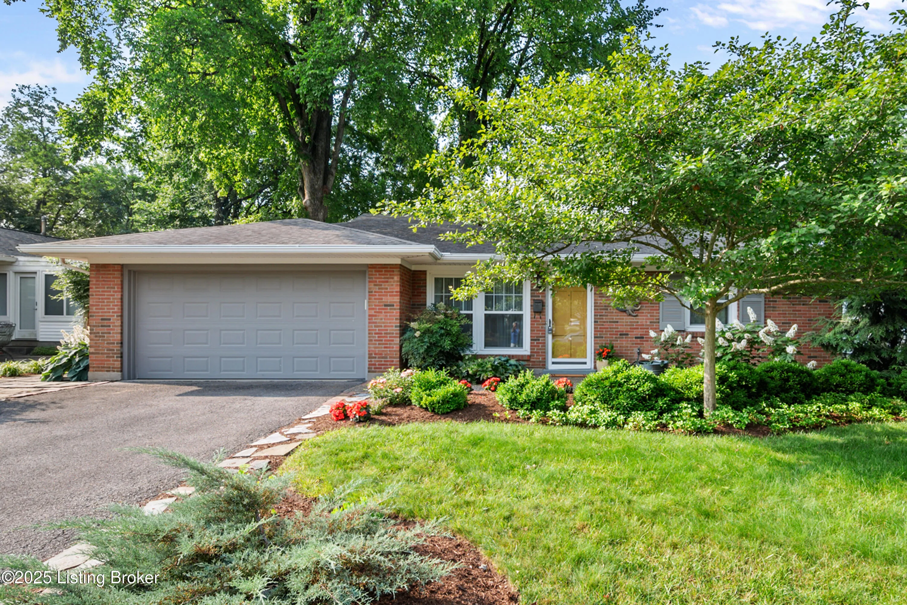 Louisville, Kentucky 40220, United States, 3 Bedrooms Bedrooms, ,2 BathroomsBathrooms,Residential,Pending,153034