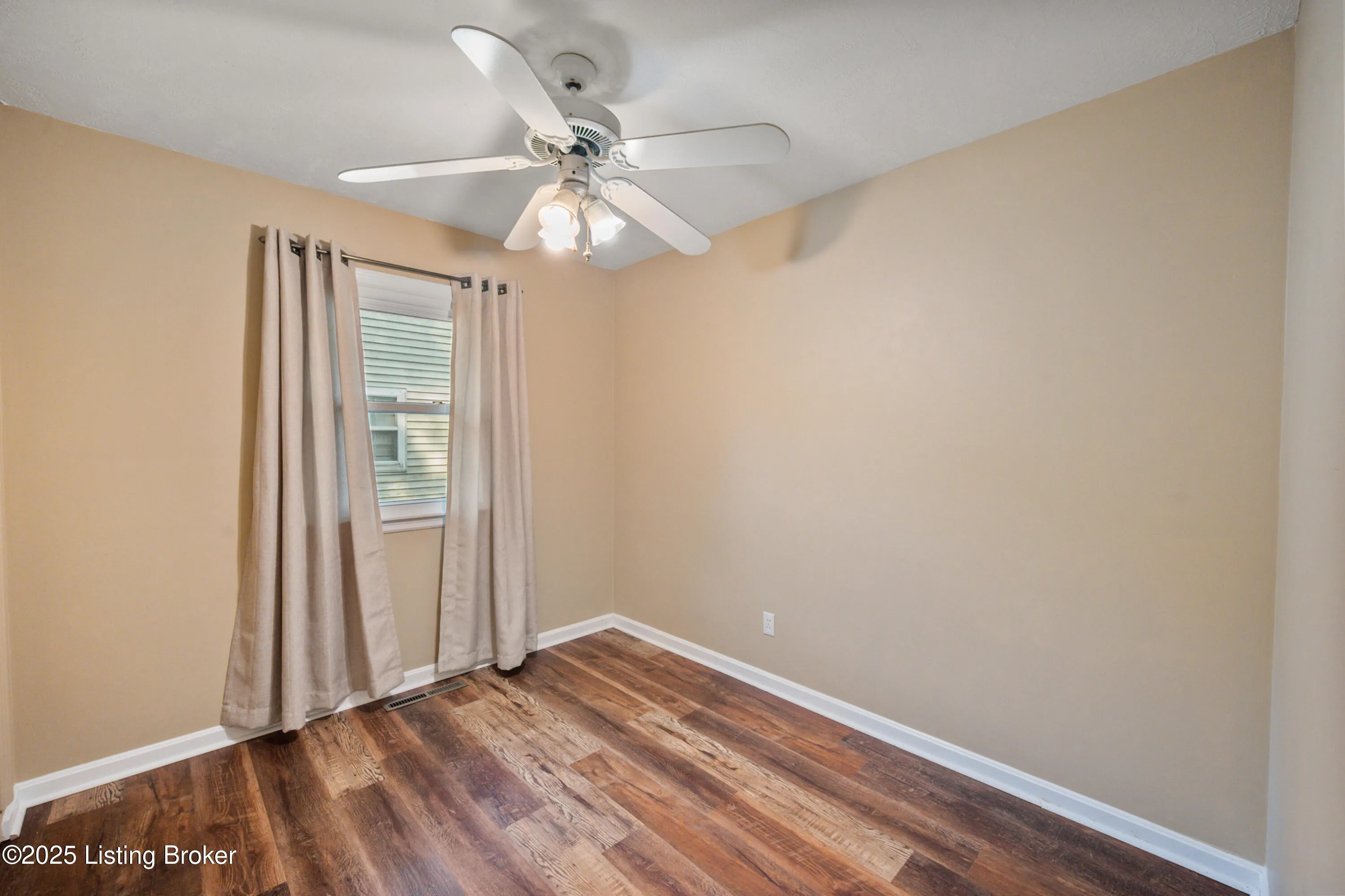 Louisville, Kentucky 40220, United States, 3 Bedrooms Bedrooms, ,2 BathroomsBathrooms,Residential,Pending,153034