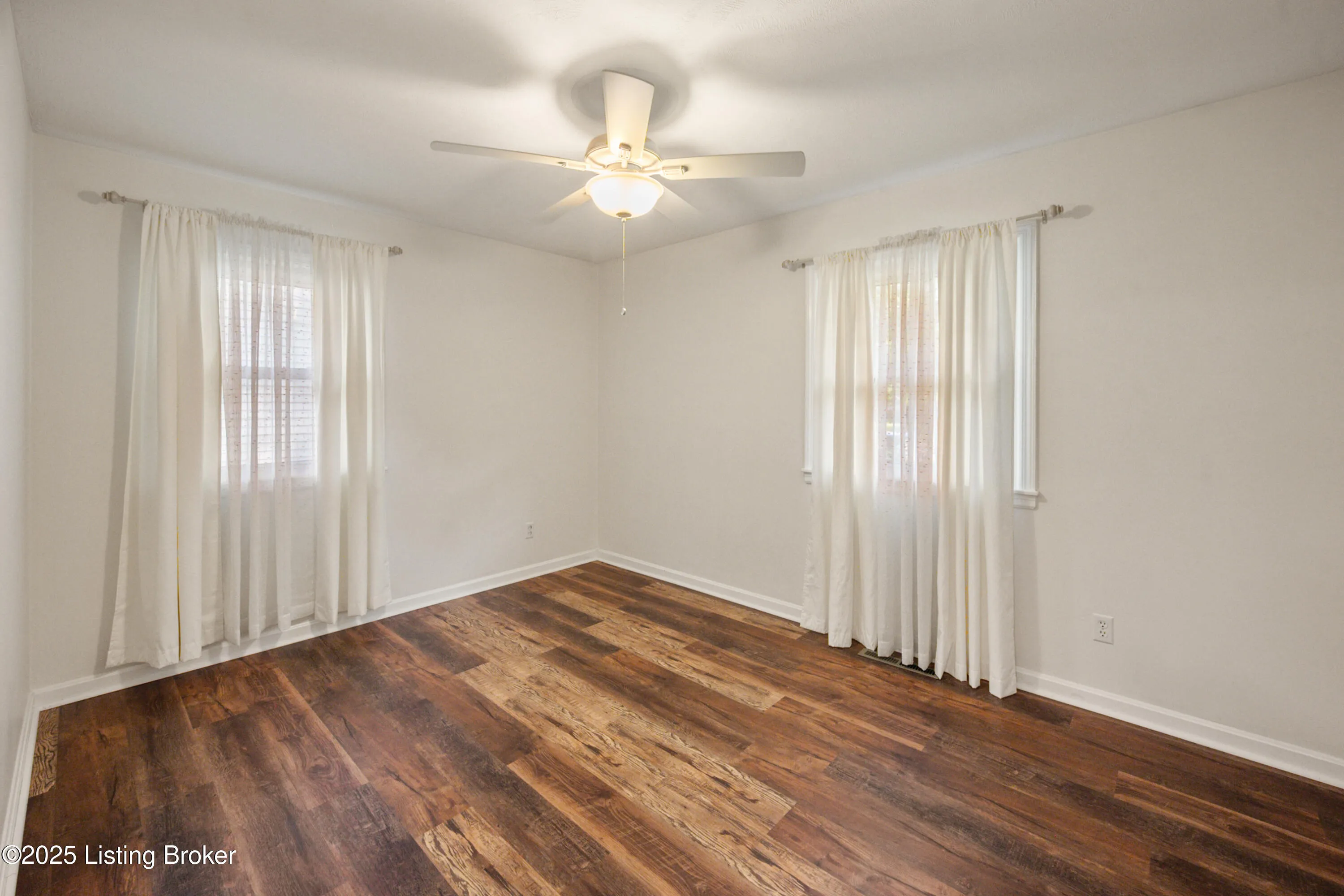 Louisville, Kentucky 40220, United States, 3 Bedrooms Bedrooms, ,2 BathroomsBathrooms,Residential,Pending,153034