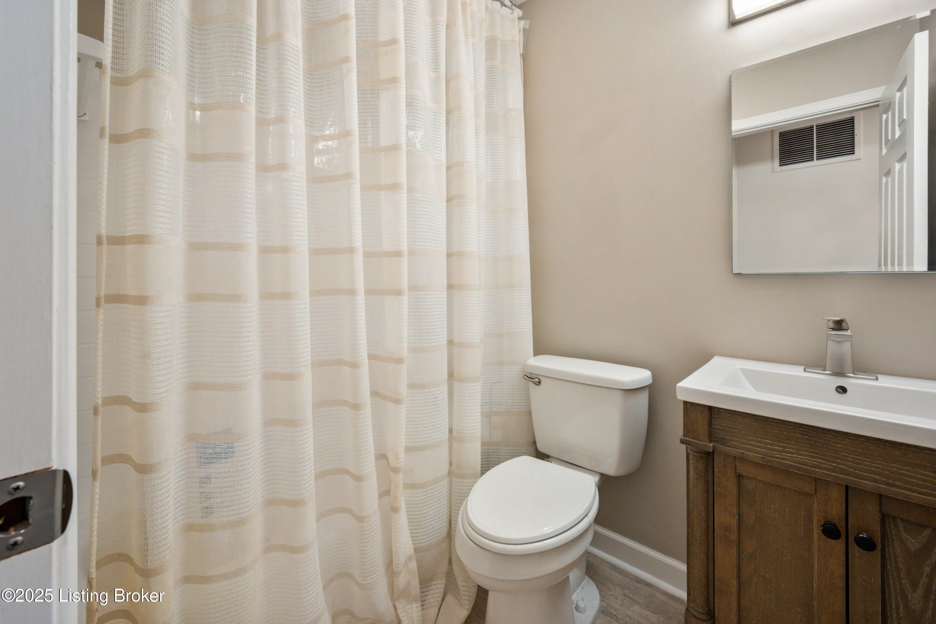 Louisville, Kentucky 40220, United States, 3 Bedrooms Bedrooms, ,2 BathroomsBathrooms,Residential,Pending,153034