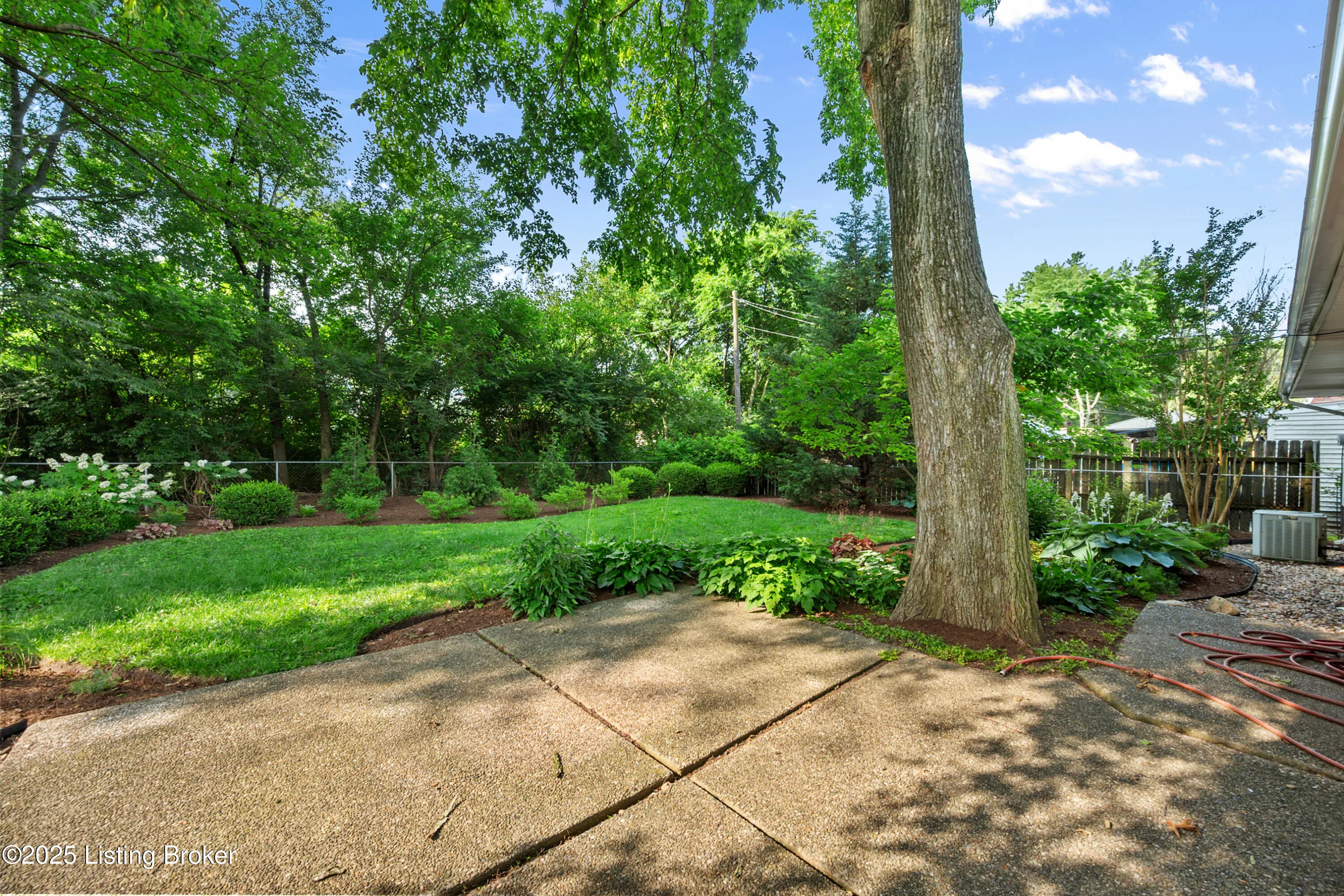 Louisville, Kentucky 40220, United States, 3 Bedrooms Bedrooms, ,2 BathroomsBathrooms,Residential,Pending,153034