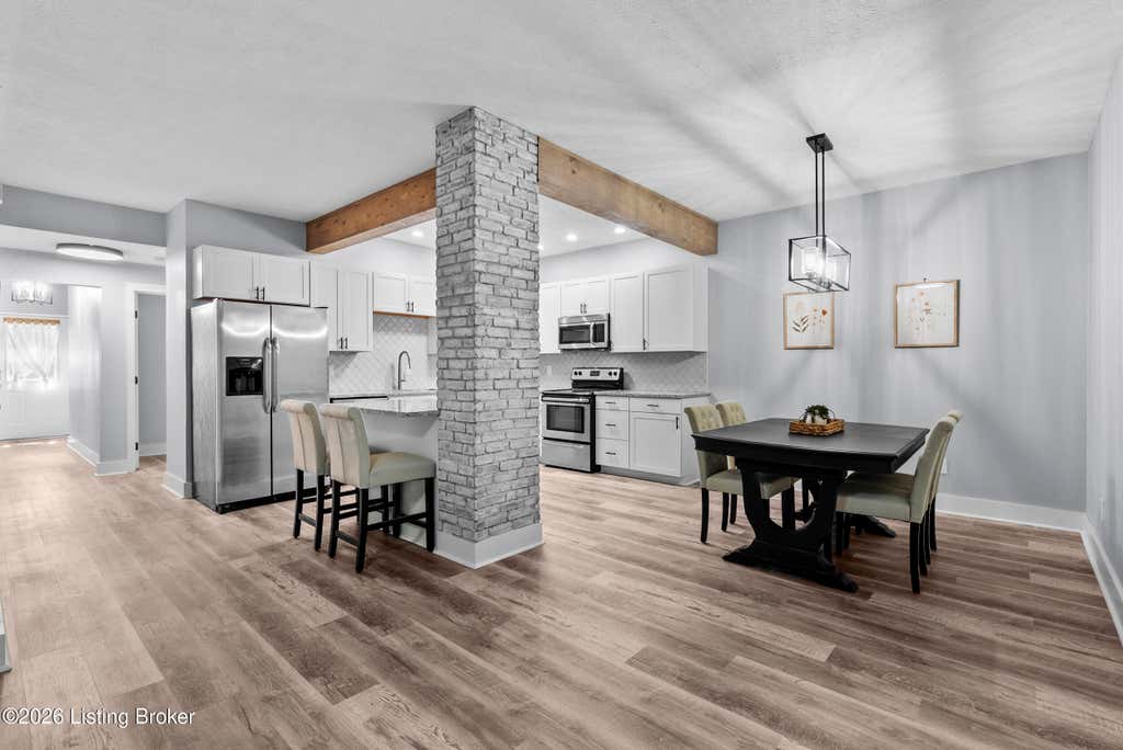 Photo of 925 E 7th St #APT 104, Jeffersonville, IN 47130 (MLS # 1726310)