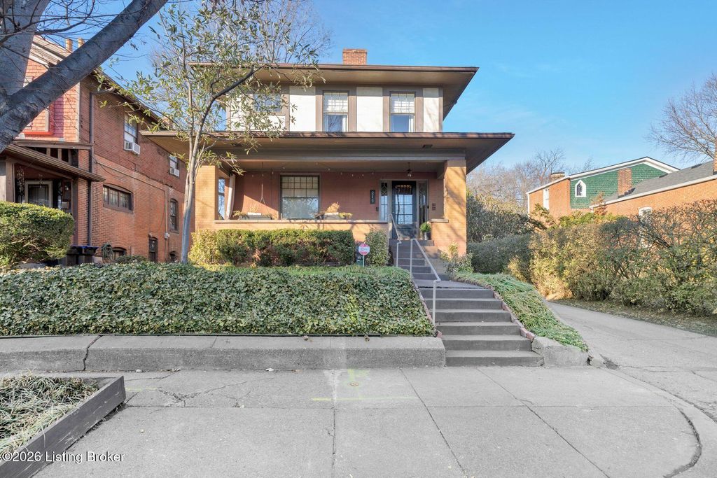 Photo of 211 E Oak St, Louisville, KY 40203 (MLS # 1709329)