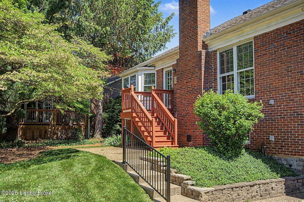 Photo of 3217 Broeck Pointe Cir, Louisville, KY 40241 (MLS # 1715296)