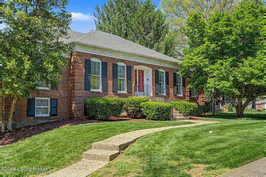 Photo of 3217 Broeck Pointe Cir, Louisville, KY 40241 (MLS # 1715296)