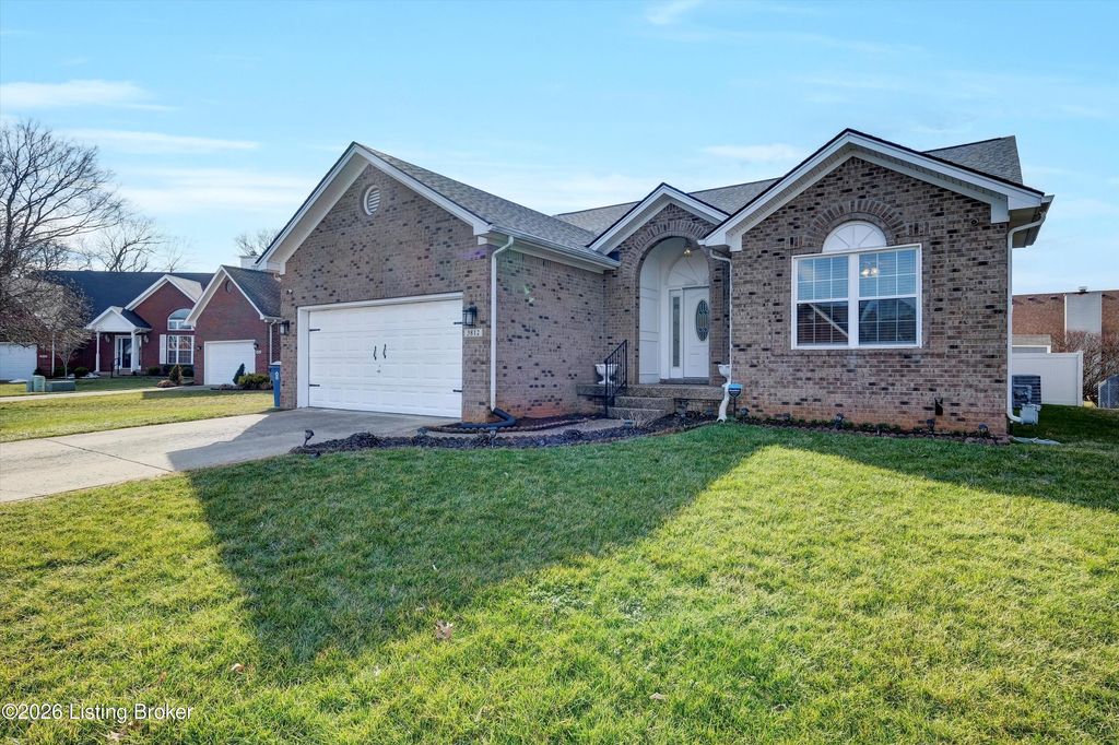 Photo of 3812 Stone River Ct, Louisville, KY 40299 (MLS # 1709818)