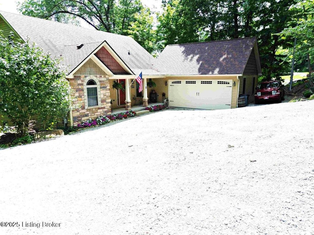 Photo of 525 N Riverbend Rd, Leitchfield, KY 42754 (MLS # 1710950)