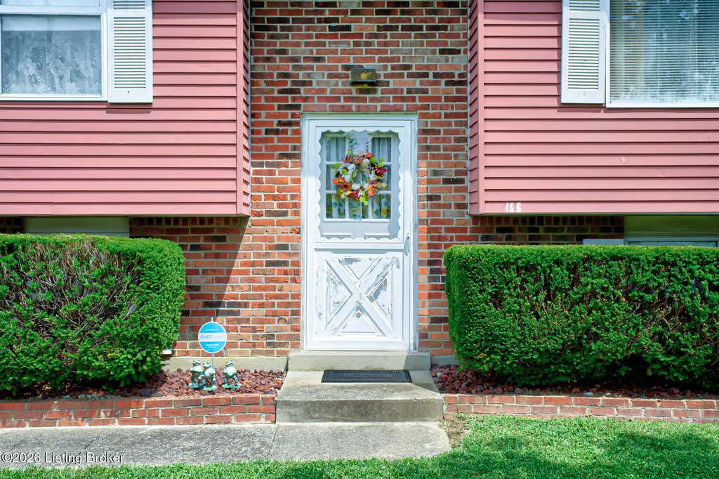 Photo of 106 Canyon Ct, Louisville, KY 40229 (MLS # 1726289)