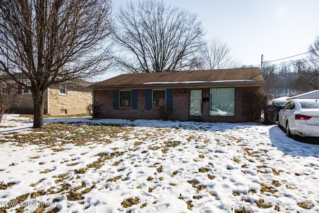 Photo of 5015 Lesabre Dr, Louisville, KY 40216 (MLS # 1708977)