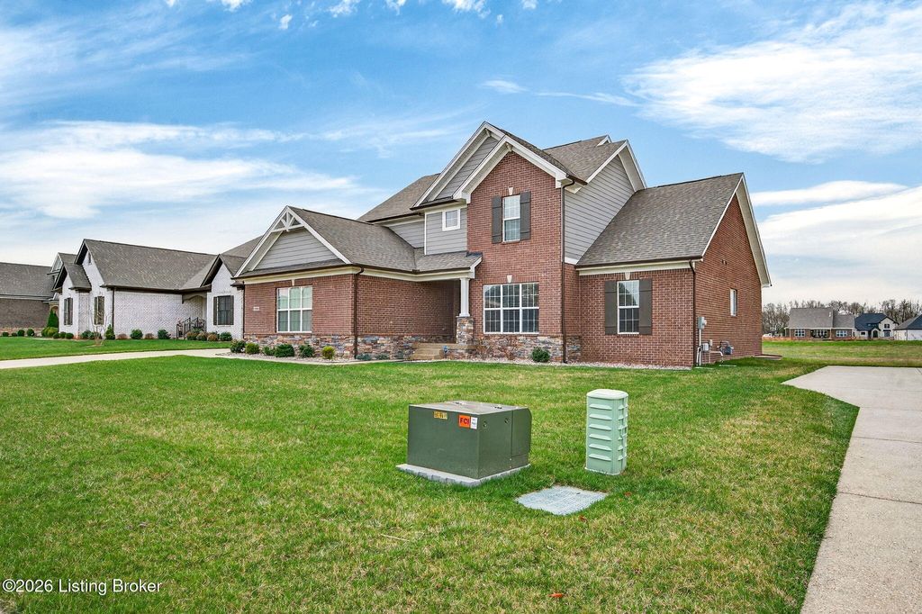 Photo of 11516 Angel Falls Dr, Prospect, KY 40059 (MLS # 1711470)