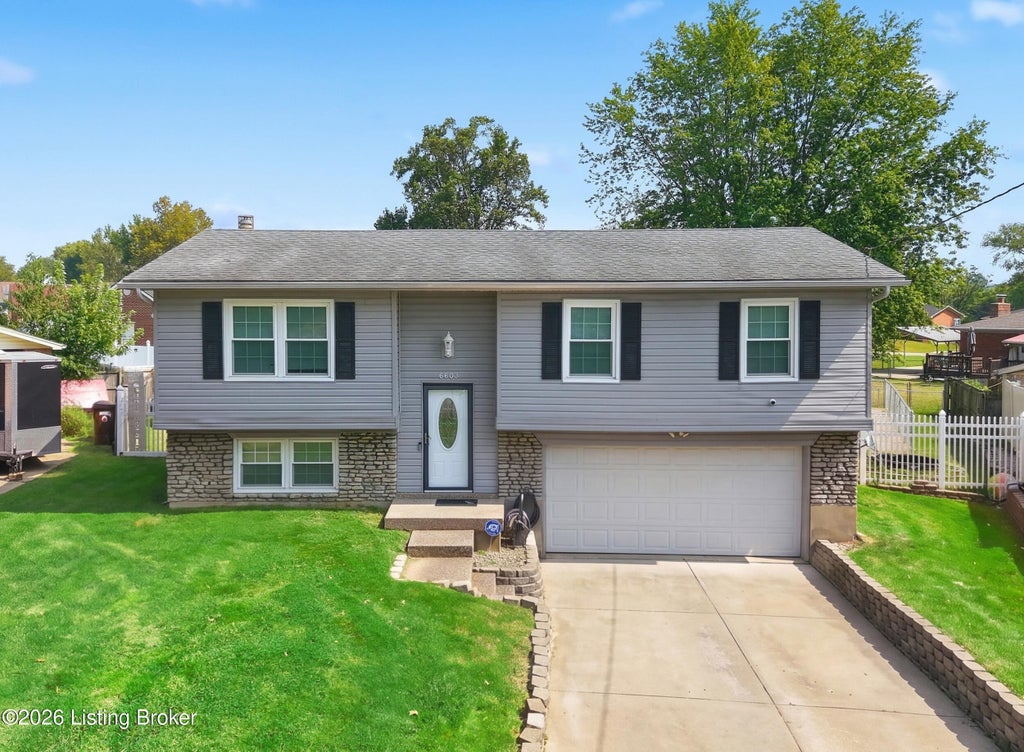 Photo of 6603 Everton Dr, Louisville, KY 40258 (MLS # 1729093)