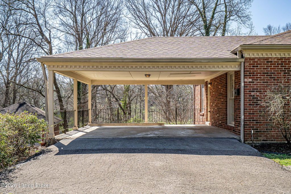 Photo of 1116 Rostrevor Cir, Louisville, KY 40205 (MLS # 1712593)