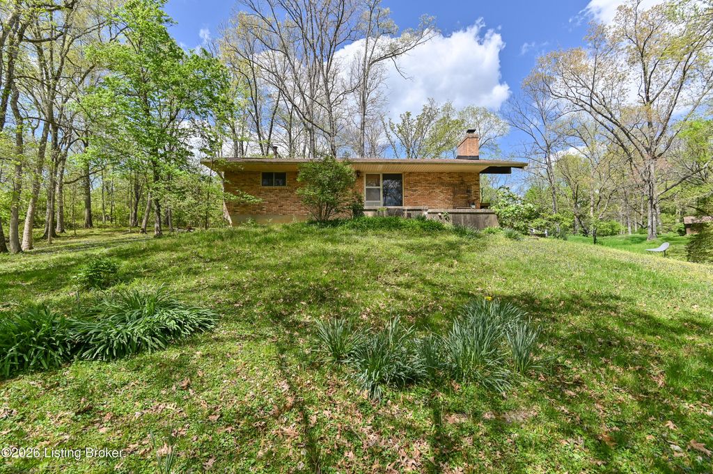 Photo of 11056 Easum Rd, Jeffersontown, KY 40299 (MLS # 1712005)