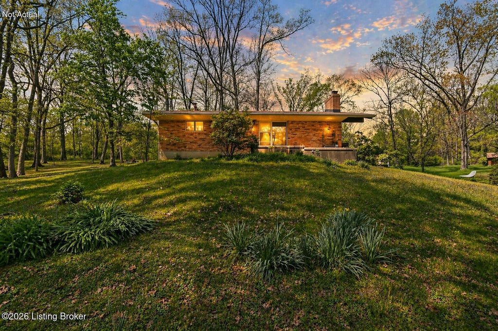 Photo of 11056 Easum Rd, Jeffersontown, KY 40299 (MLS # 1712005)