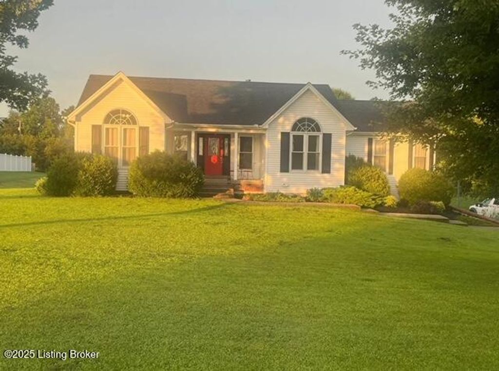 Photo of 190 Millstone Ct, Shepherdsville, KY 40165 (MLS # 1709197)