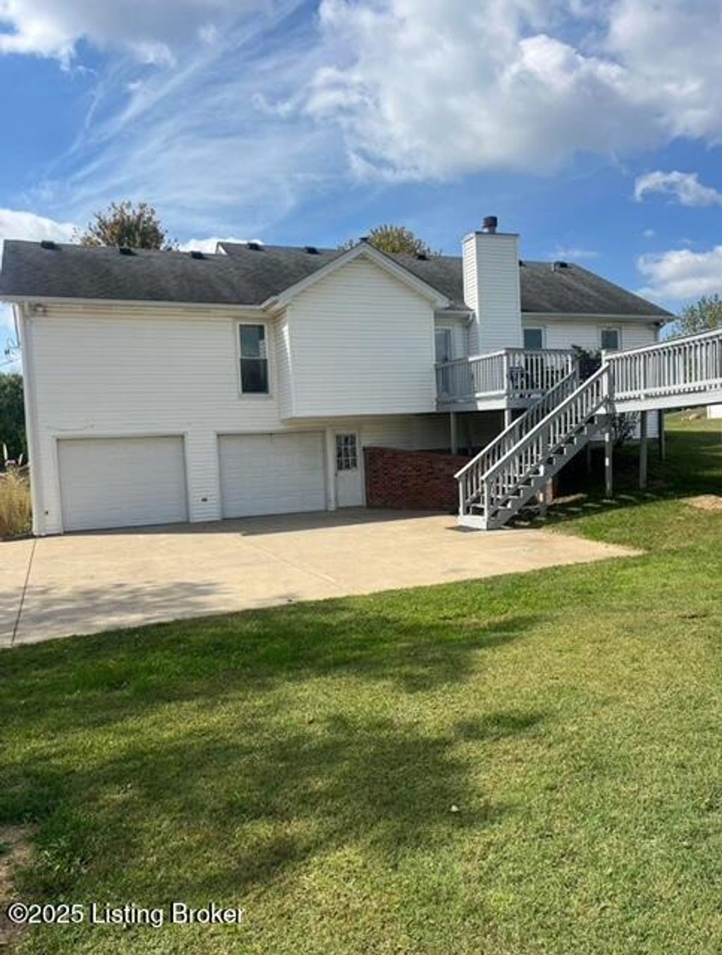 Photo of 190 Millstone Ct, Shepherdsville, KY 40165 (MLS # 1709197)