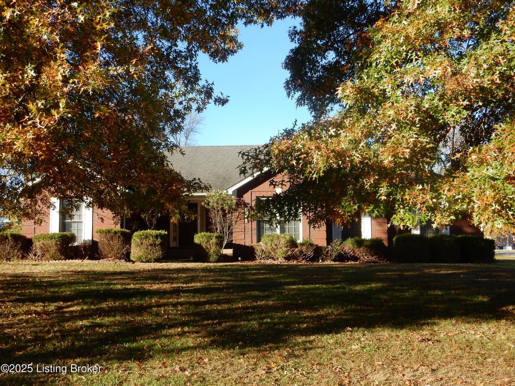 Photo of 1135 Mill Brook Cir, Shepherdsville, KY 40165 (MLS # 1702601)
