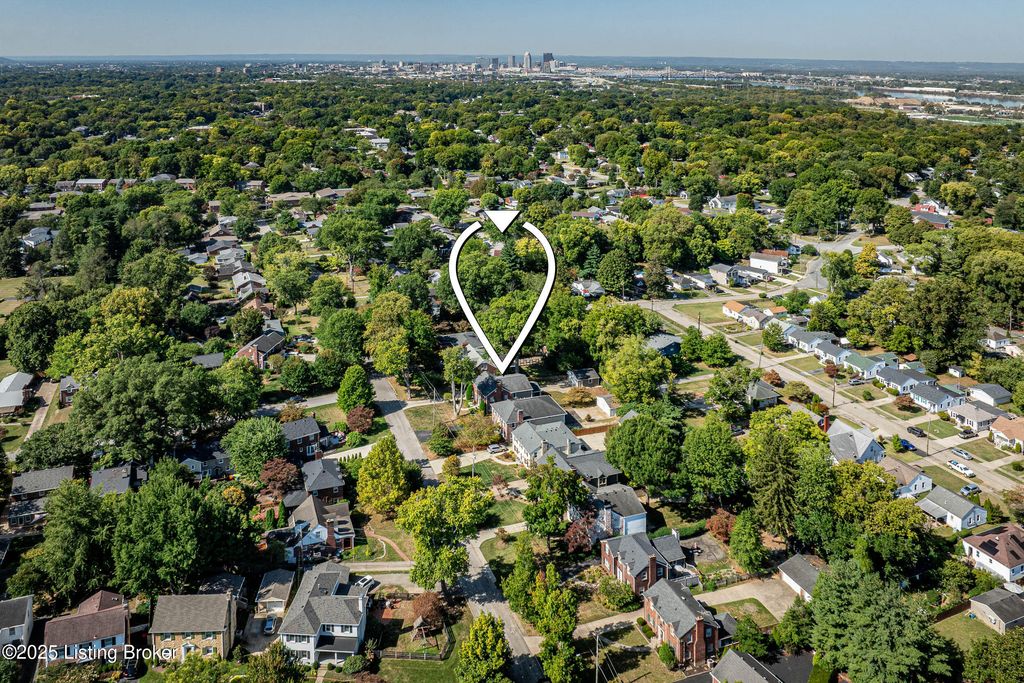 Photo of 2869 Regan Ave, Louisville, KY 40206 (MLS # 1703816)