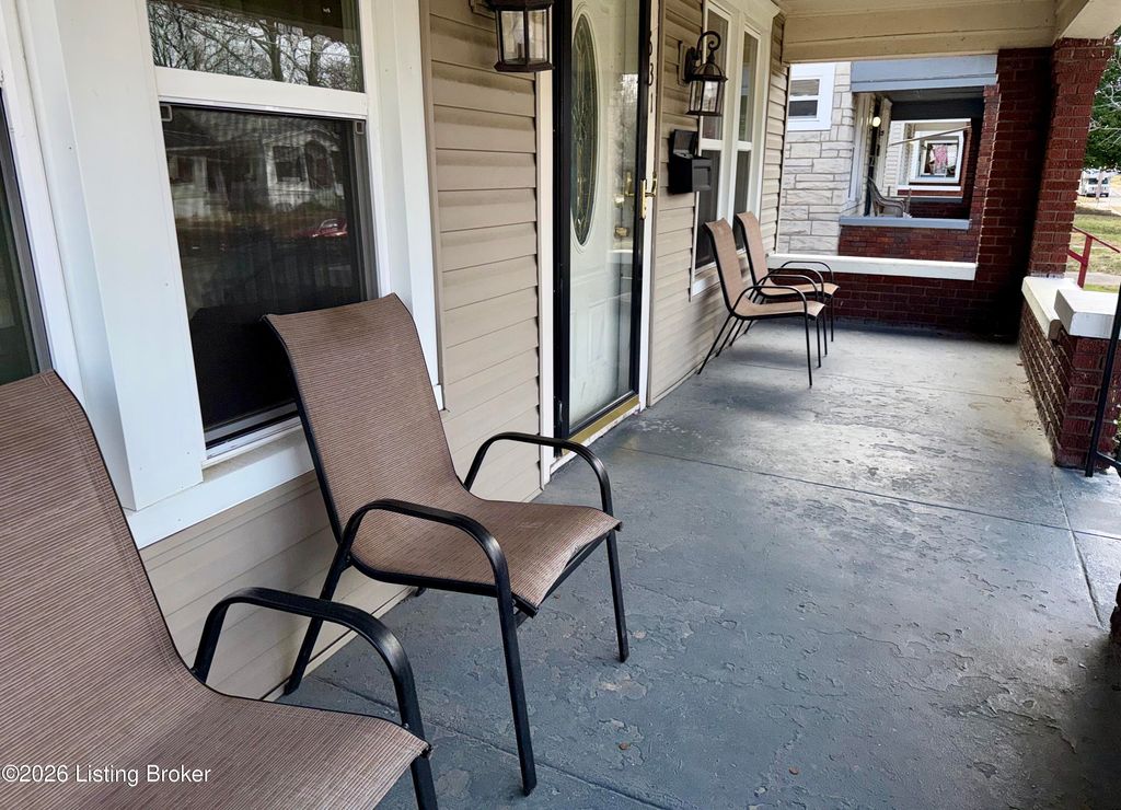 Photo of 631 S 43rd St, Louisville, KY 40211 (MLS # 1707609)