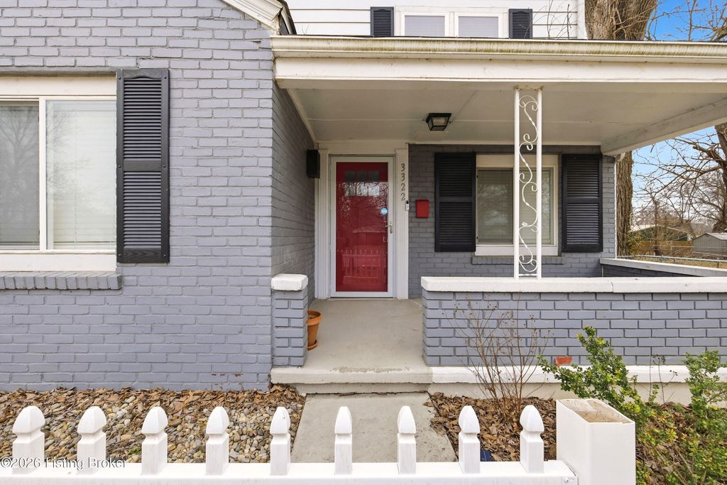 Photo of 3322 Algonquin Pkwy, Louisville, KY 40211 (MLS # 1714013)