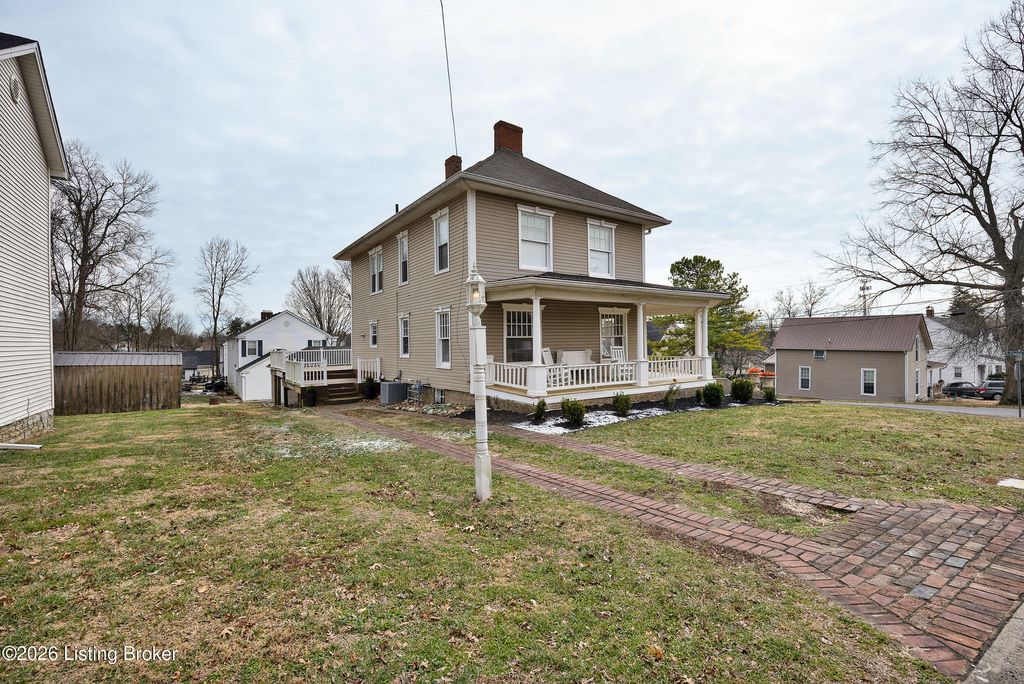 Photo of 401 N Walnut St, Springfield, KY 40069 (MLS # 1707445)