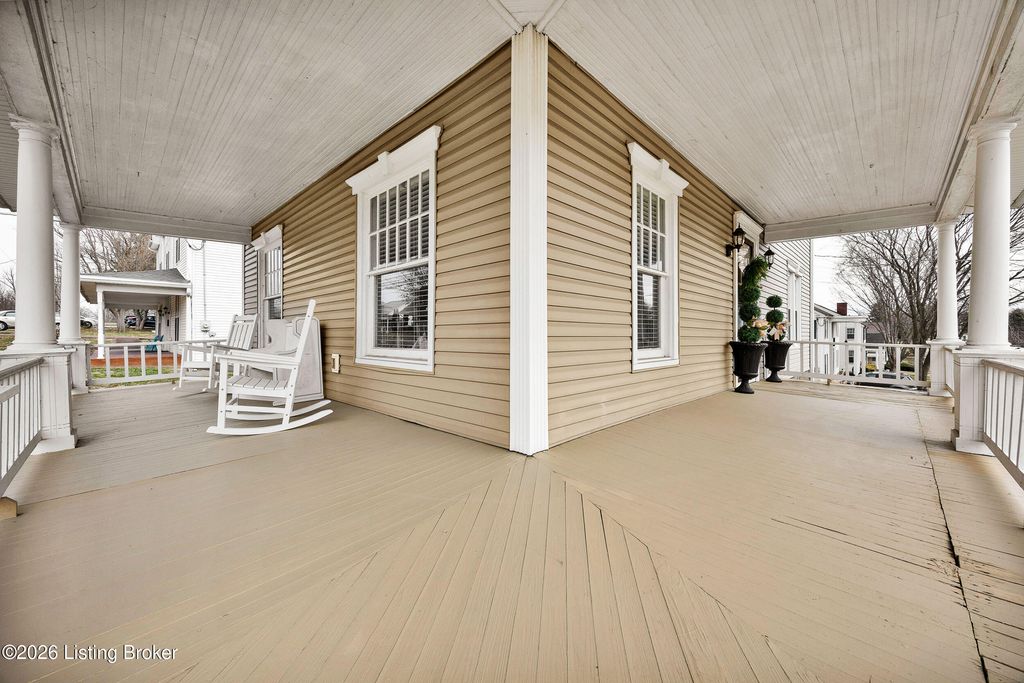 Photo of 401 N Walnut St, Springfield, KY 40069 (MLS # 1707445)