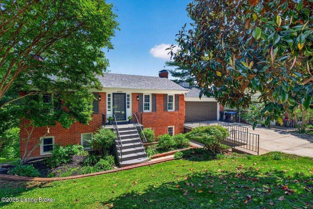 Photo of 2535 Saratoga Dr, Louisville, KY 40205 (MLS # 1716031)