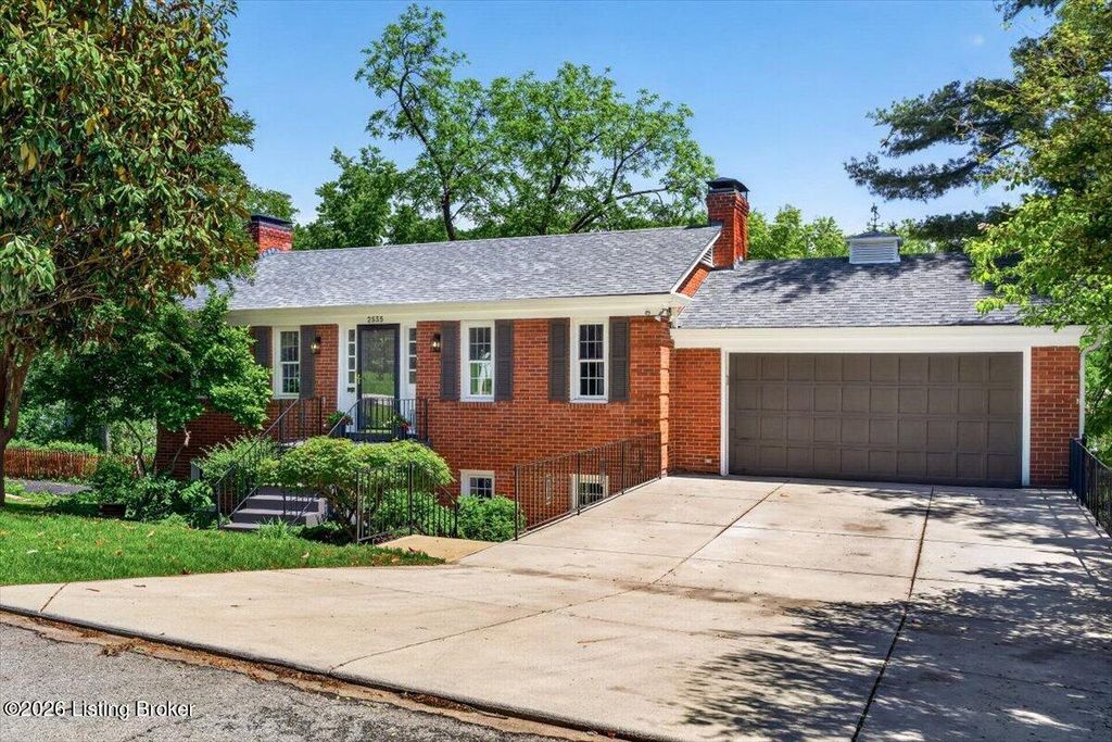 Photo of 2535 Saratoga Dr, Louisville, KY 40205 (MLS # 1716031)