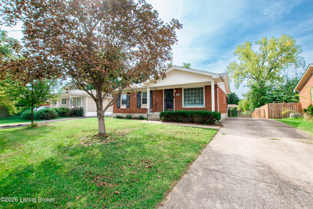 Photo of 3406 Pineland Dr, Louisville, KY 40219 (MLS # 1729762)