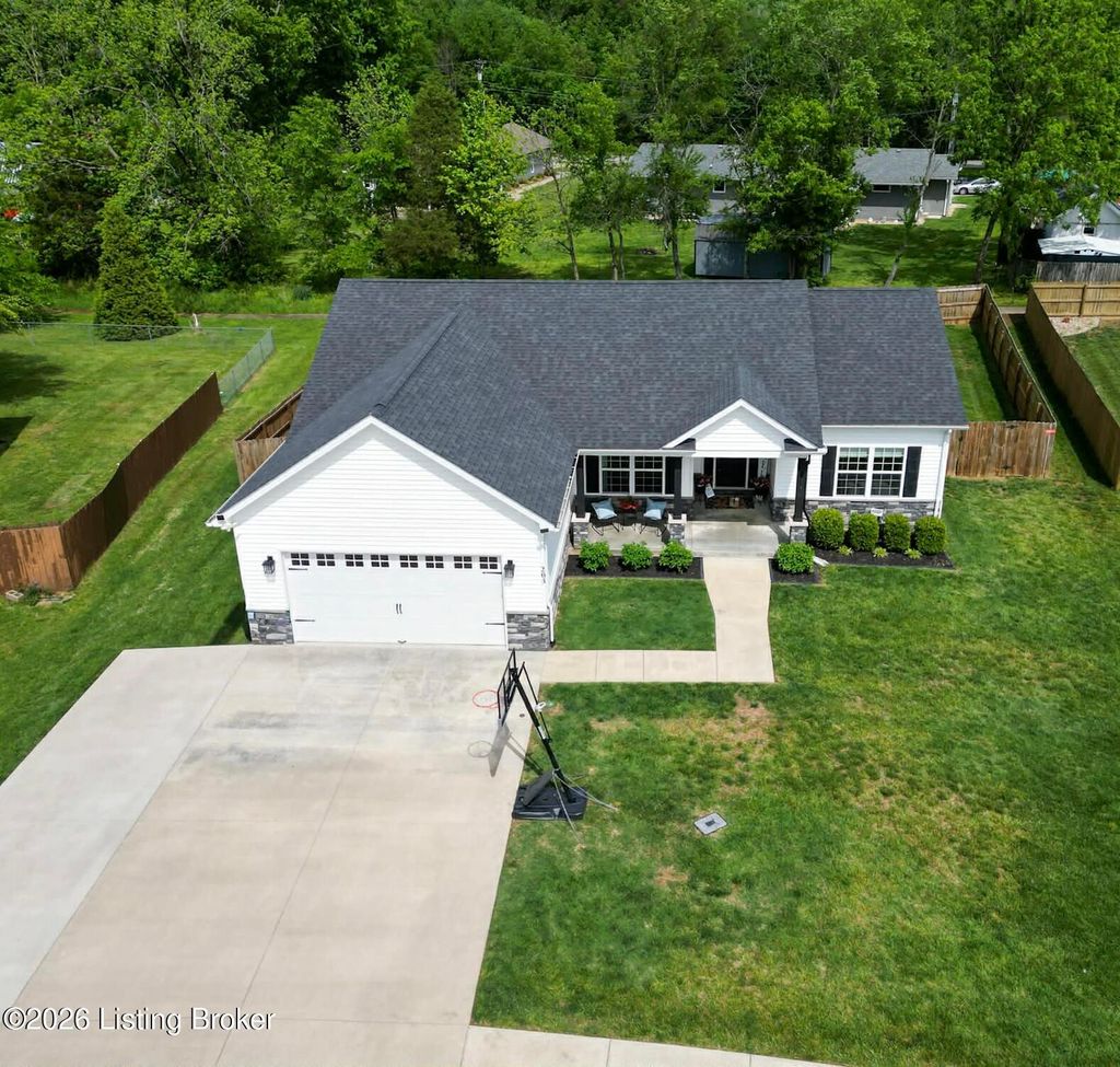 Photo of 203 Emmaus Cir, Elizabethtown, KY 42701 (MLS # 1716043)