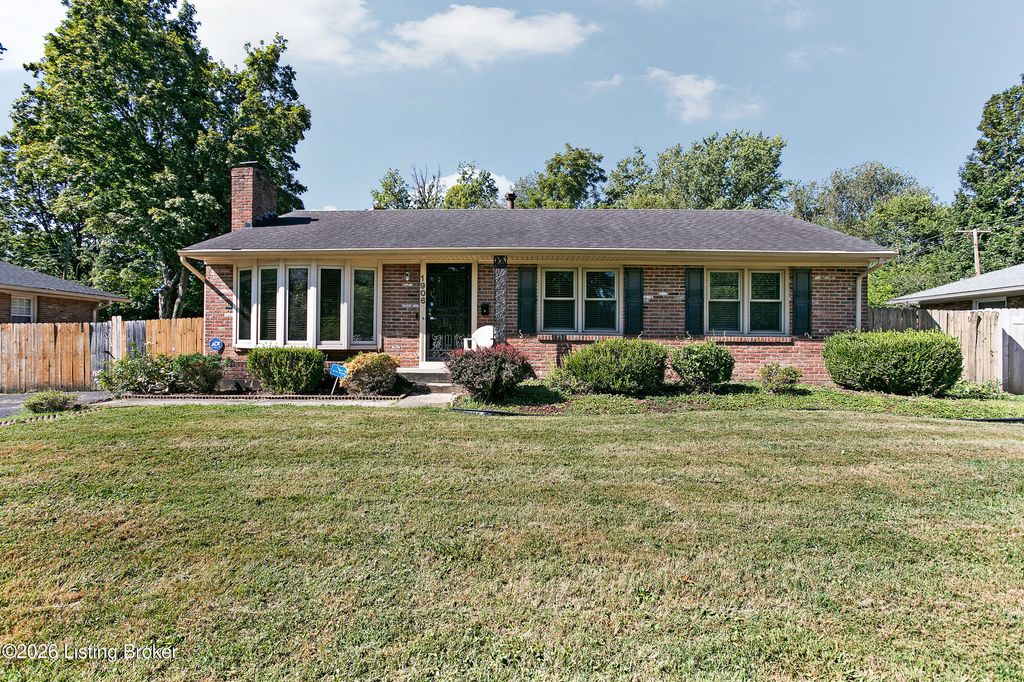 Photo of 1906 Herr Ln, Louisville, KY 40222 (MLS # 1710385)