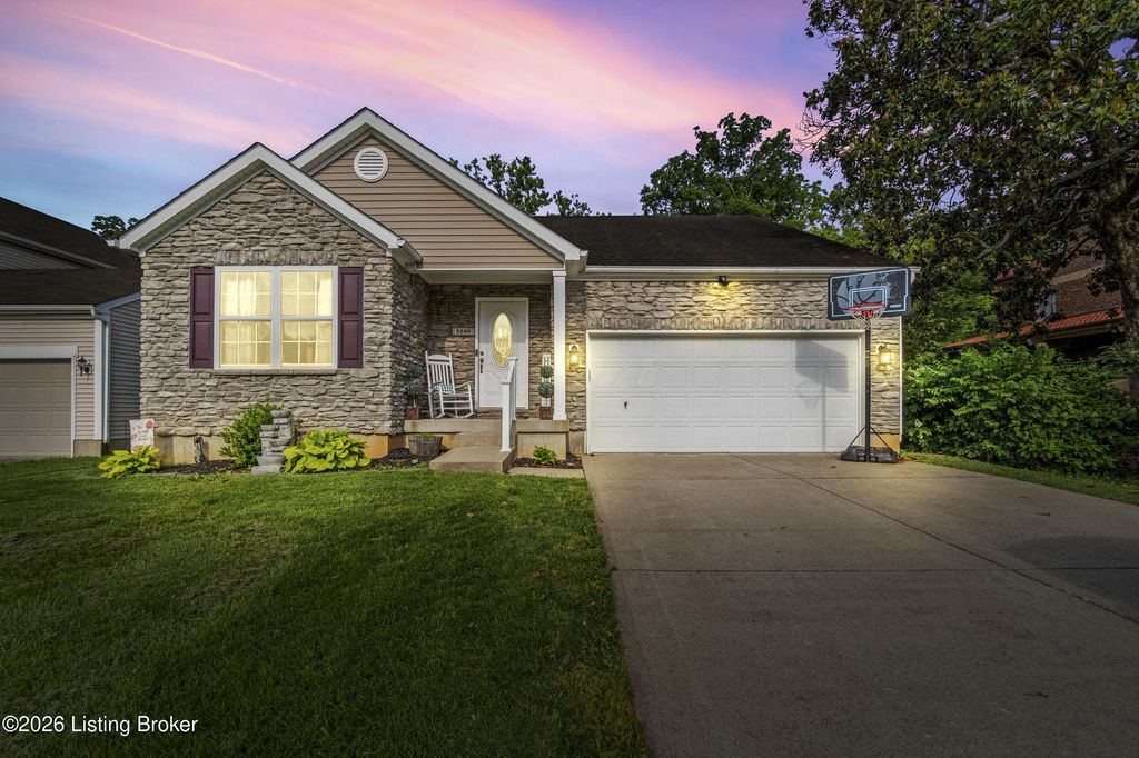 Photo of 5109 Bannon Crossings Dr, Louisville, KY 40218 (MLS # 1707938)