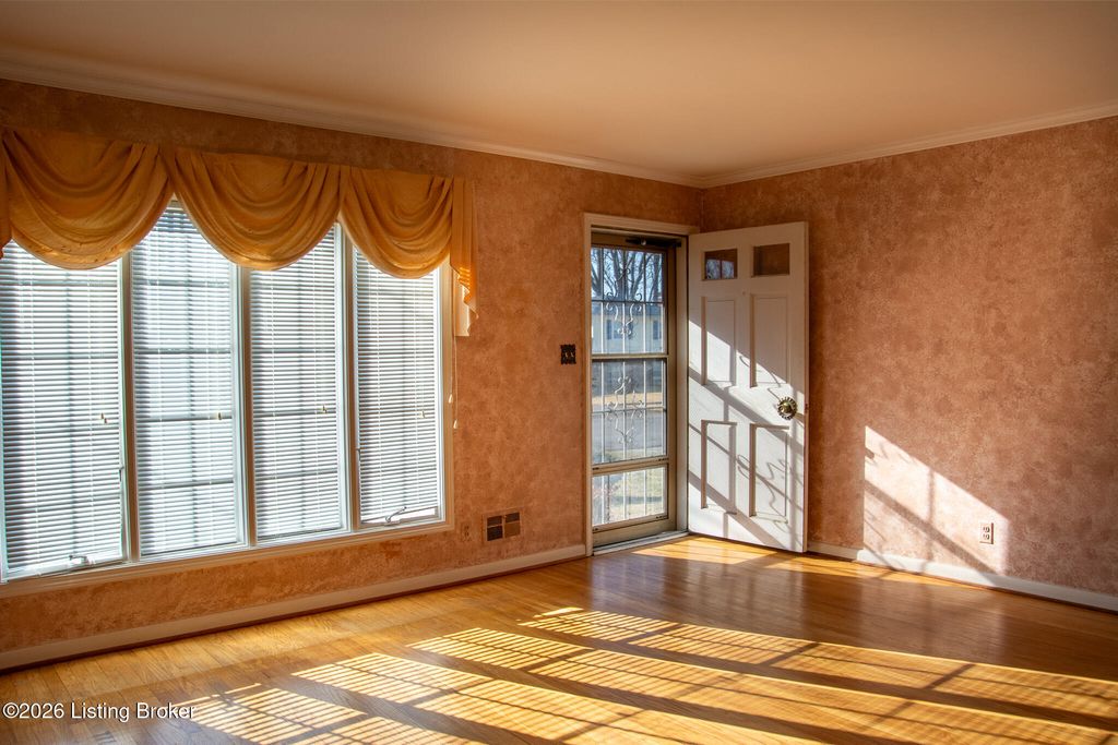 Photo of 2827 Pomeroy Dr, Louisville, KY 40218 (MLS # 1710536)